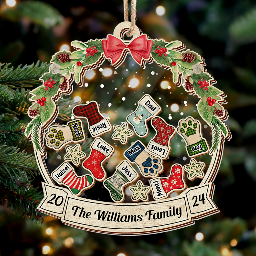 Personalized Shaker Ornament - Christmas Gift For Family - Christmas Wreath With Stoking Names